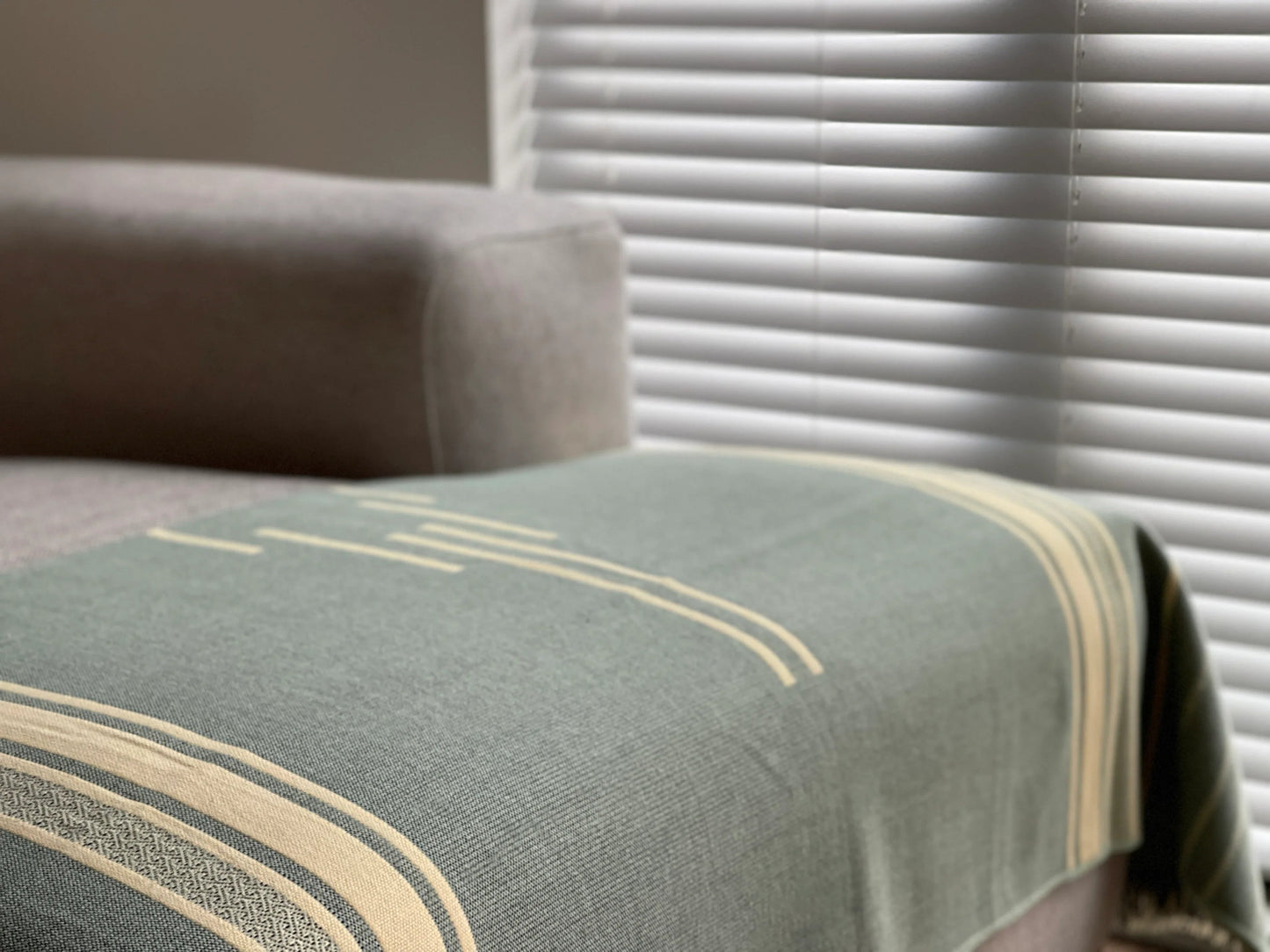Equinoccio Throw Blanket - Mint / Natural
